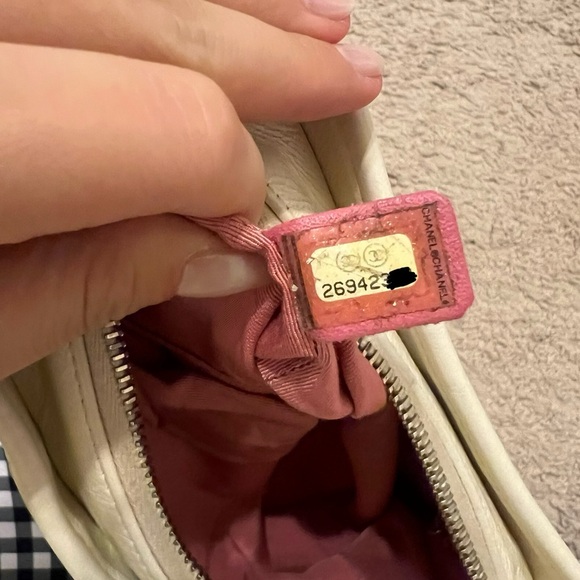 Chanel Gabrielle white small hobo crossbody - Picture 12 of 16
